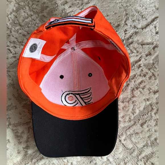 NEW! NHL Authentic Official Licensed Philadelphia Flyers hat/cap - Picture 4 of 7